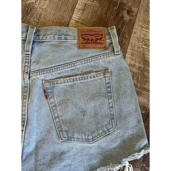LEVI'S 501 Original Shorts Booty Short Women’s Sz W29 Premium - Picture 2 of 12